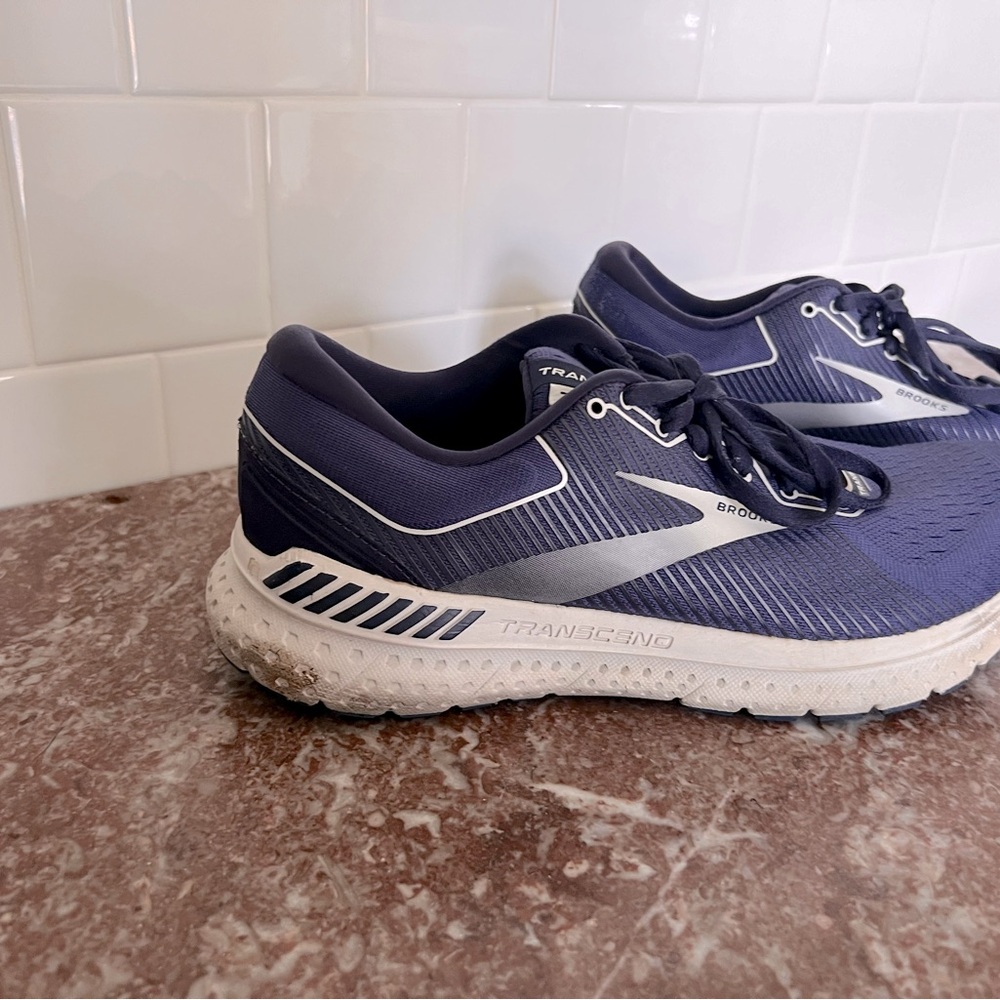 Brooks Transcend size 9.5